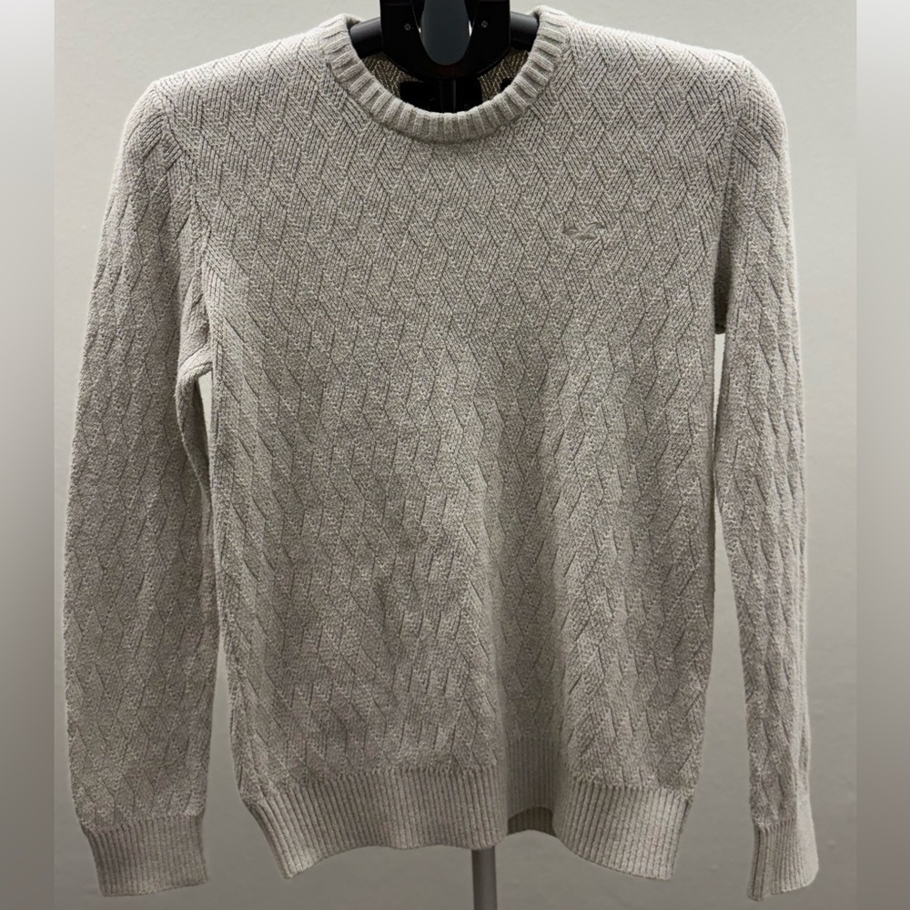Hollister Men's Light Gray Crewneck Sweater